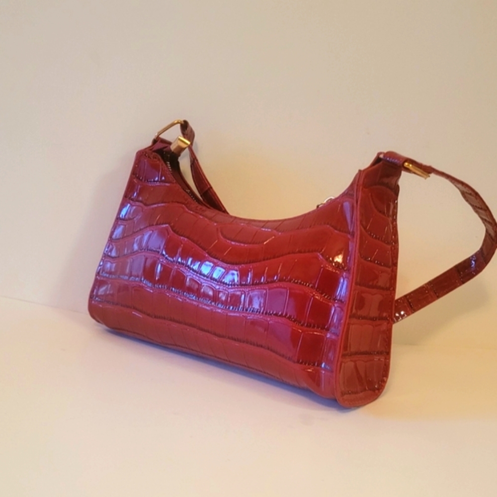 Elegant Red Crocodile-Embossed Women's Bag